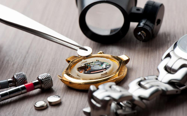 Vì sao sửa mãi không được, sửa chữa đồng hồ xong rồi mà chạy vẫn lỗi? Không đọc kỹ hướng dẫn khi dùng là một trong những nguyên nhân làm phí tiền cho các dịch vụ sửa chữa đồng hồ đeo tay