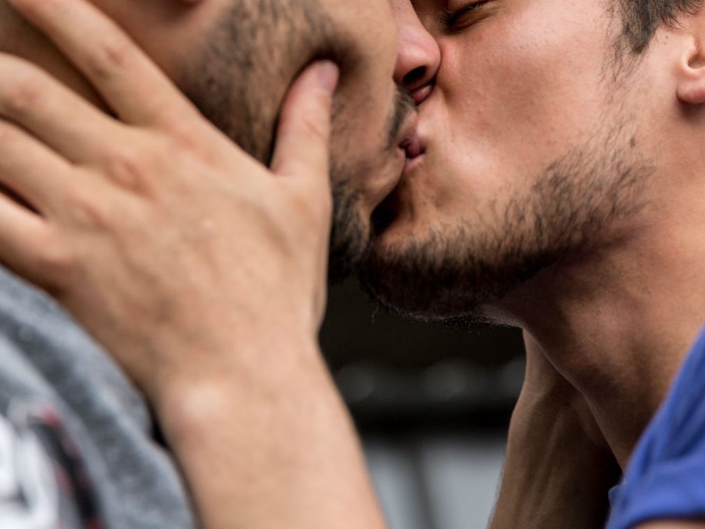 Hình ảnh hôn nhau đẹp - Du Học Mỹ Âu