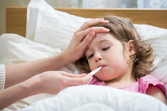 Cần lưu ý quan trọng để chăm sóc khi trẻ bị sốt
