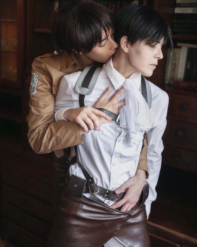Ereri Eren (@wolfoty) x Levi @lavlien on Instagram, @dantelian on tumblr: “I like to bite and kiss Rivailles in between workouts ❤️#… | Ereri, Levi cosplay, Cosplay