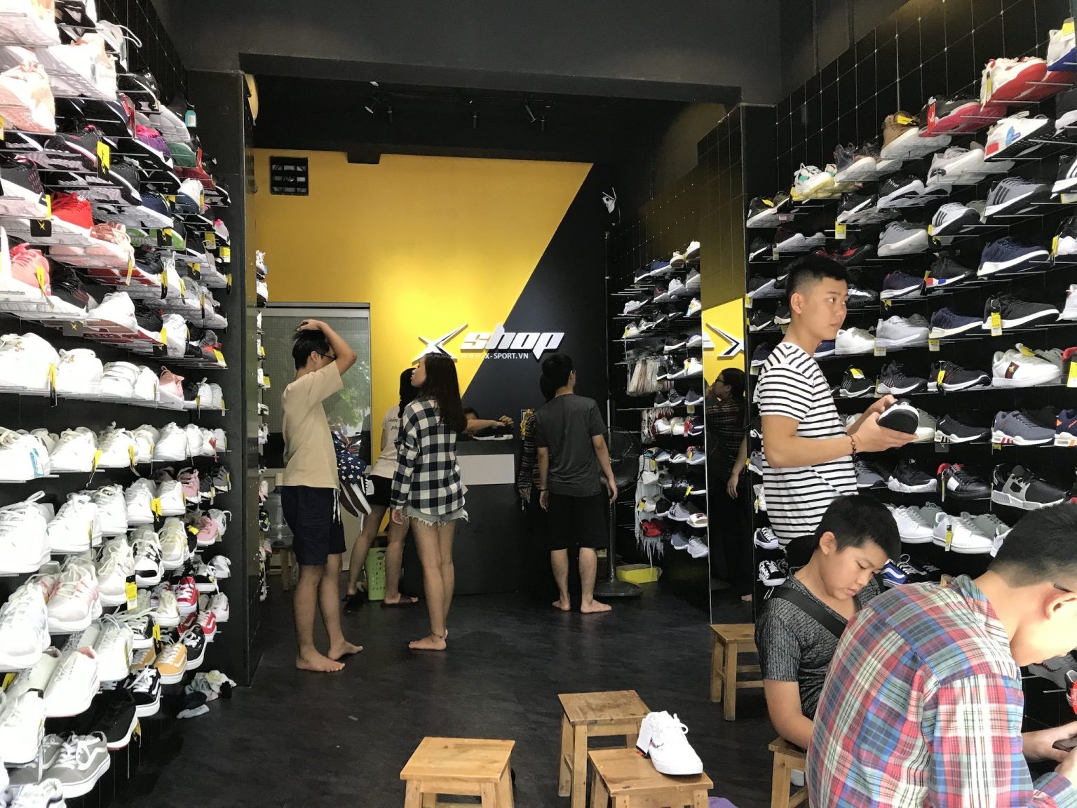 【Nóng Tai Trái + Phải】 Là Điềm Báo Gì & Con Số May Mắn