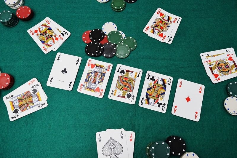Bật mí cách xử lý bài rác trong Poker hiệu quả nhất - 789Club⭐️ Cổng Game Chất Lượng Uy Tín Nhất 2024
