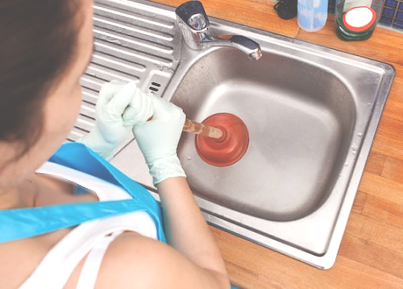 Vệ sinh ống xả bồn rửa bát bị tắc