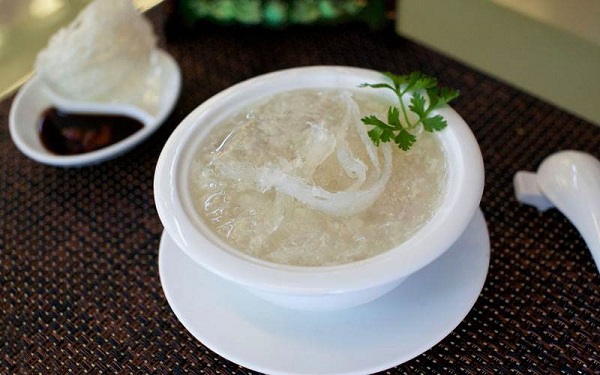 Chén yến sào đầy dinh dưỡng