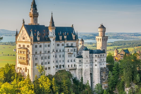 Lâu đài Neuschwanstein: huyền thoại và sự hấp dẫn