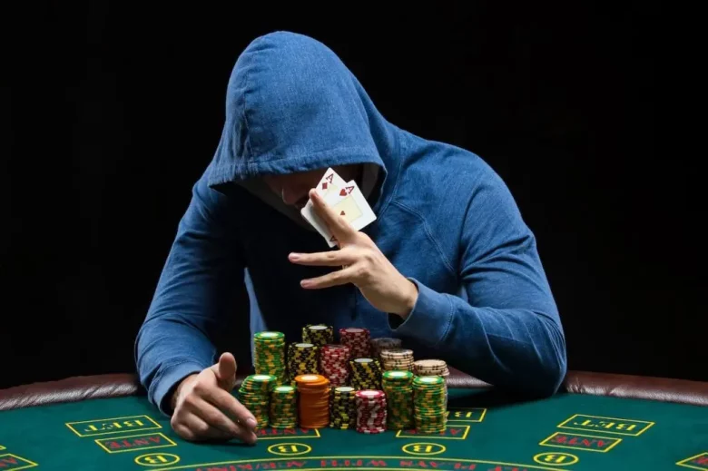 Năm Cách Để Ngừng Nghiêng Khi Chơi Poker