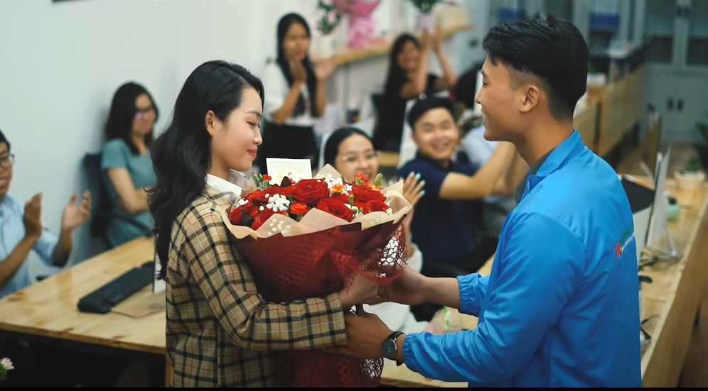 Tôi sẽ mách bạn 10 dịp tặng hoa thú vị và ý nghĩa, 7/10 dịp bạn không ngờ tới về hoa tươi, dịch vụ giao hoa