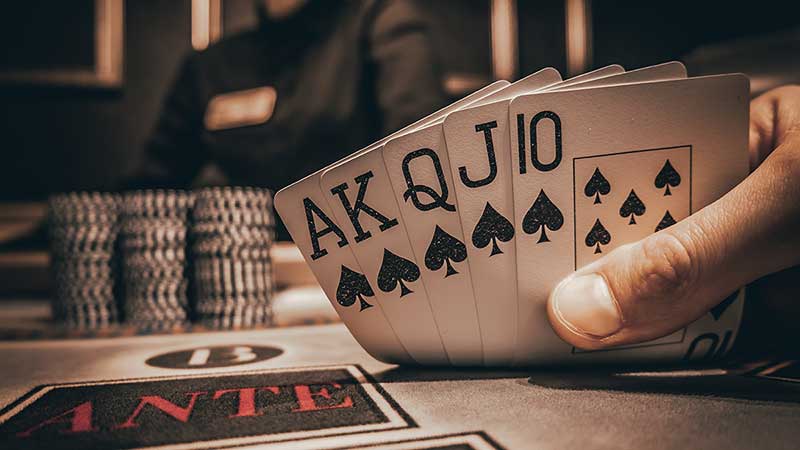 Straight Flush là gì? Hướng dẫn toàn diện về những quân bài mạnh nhất trong Poker | Natural8