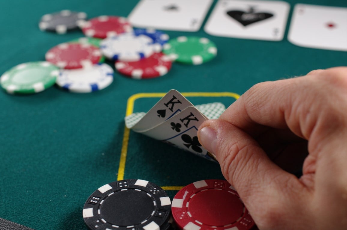 Stud Poker là gì? Hướng dẫn chi tiết về cách chơi Stud Poker