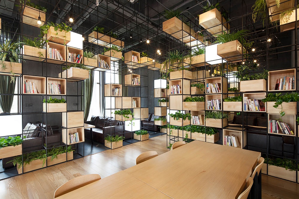 Thiết kế văn phòng xanh với những ô vuông trồng cây 