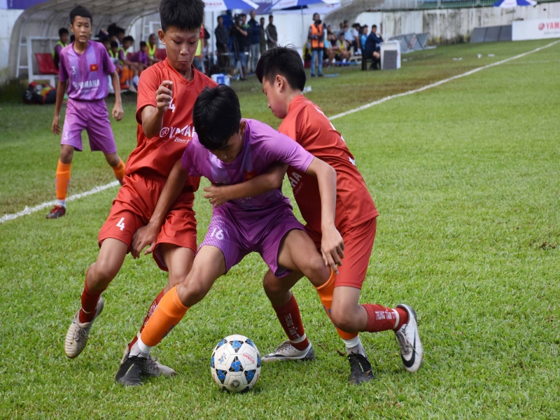 Pressing trong bóng đá là gì? Hướng dẫn cách ép bóng hiệu quả - Bóng đá 90