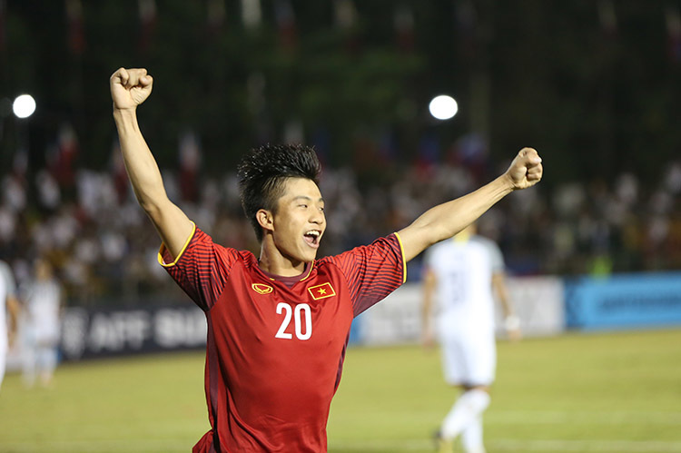 Phan Văn Đức ghi bàn vào lưới Philippines AFF Cup 2018