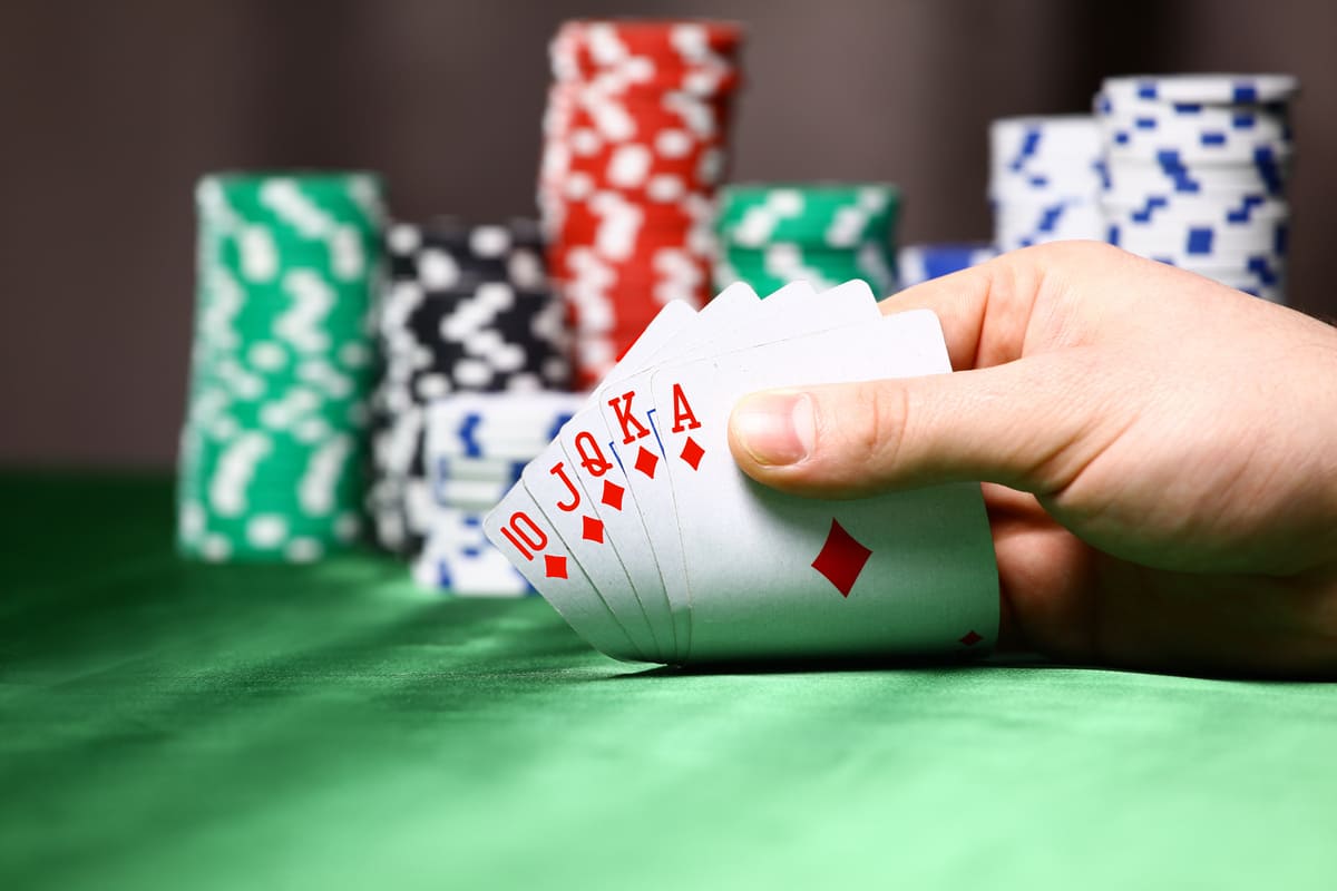 Straight Flush là gì? Hướng dẫn toàn diện về những quân bài mạnh nhất trong Poker | Natural8